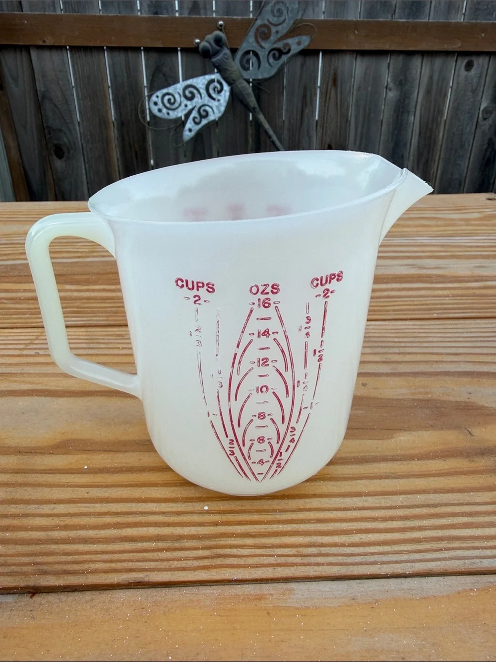 Vintage Tupperware Measuring Cup Raised Red Numbers 2 Cup - Cups And Ozs